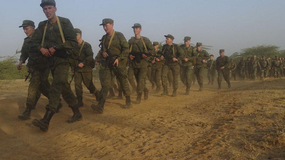 Rosyjscy żołnierze na manewrach