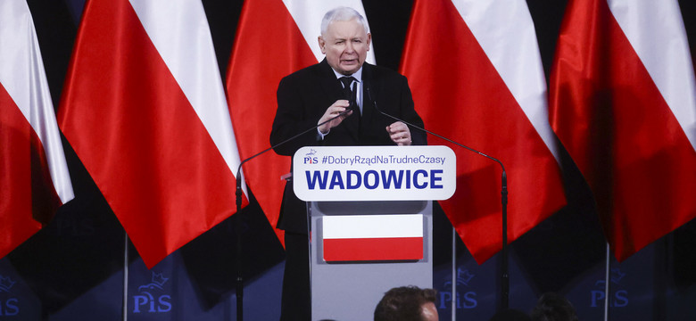 Kulisy wieców Kaczyńskiego. Prezes mówi, wszyscy klaszczą 