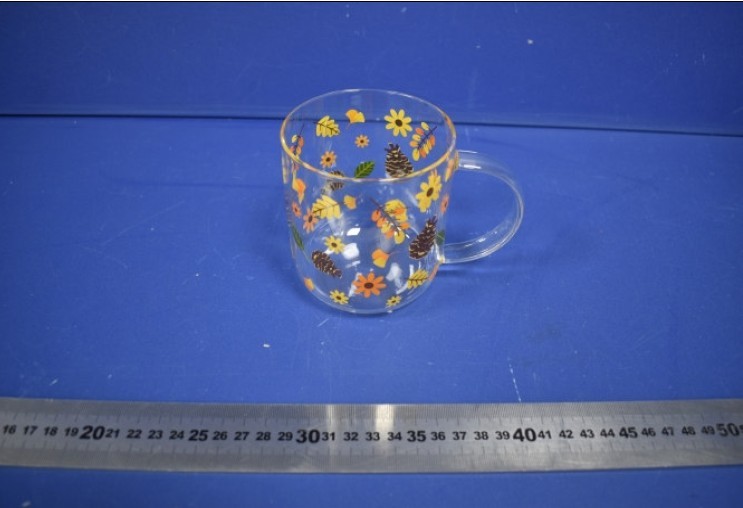 ÚVZ SR upozorňuje na sklenený pohár zdobený kvetmi, hubami a listami z Číny.