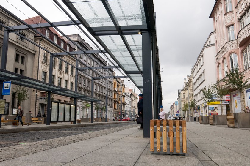 Katowice. Za ciasne przystanki tramwajowe w centrum Katowic 