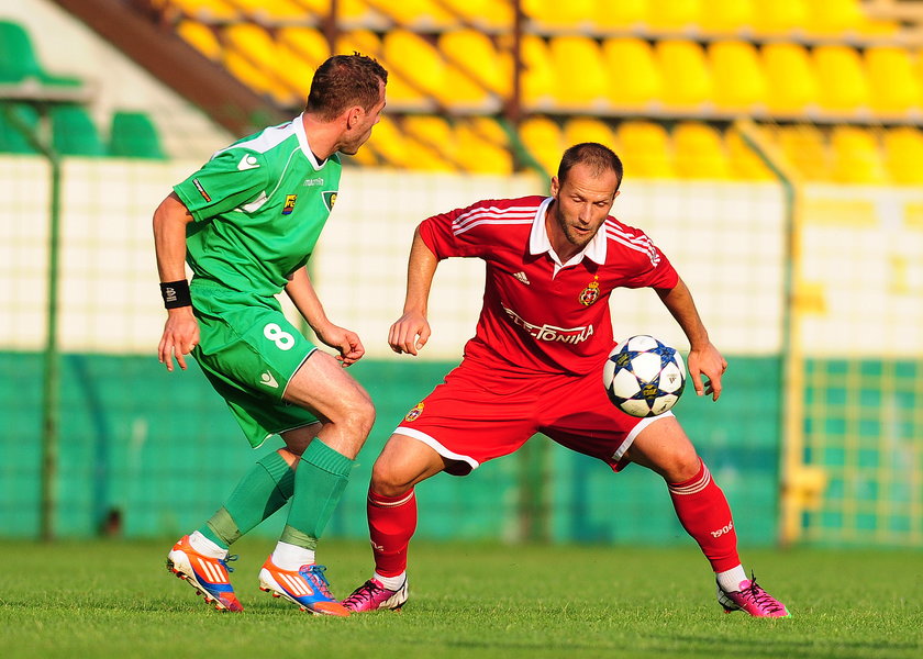 Ostoja Stjepanović to defensywny pomocnik.