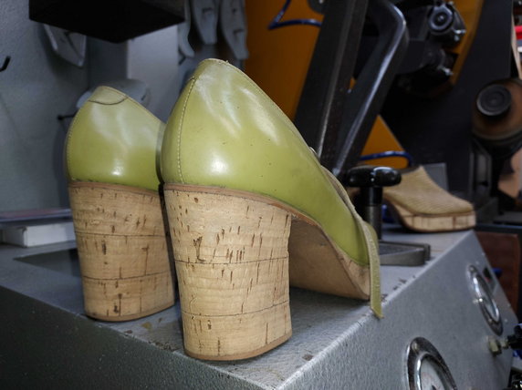 Damskie buty na platformie z kory korkowej wykonane ponad 40 lat temu