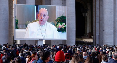 Papież Franciszek nie wyszedł do tłumu, by odmówić "Anioł Pański". Co się stało?