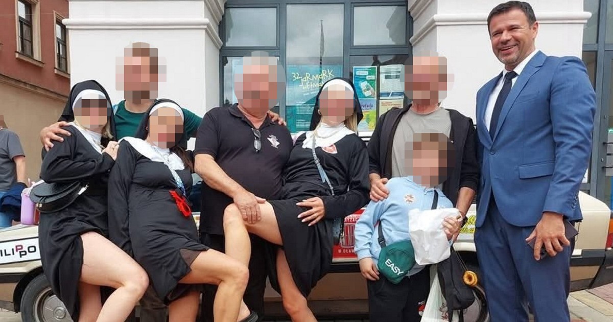 Skandal w Zamości: Prezydent z zakonnicami w kontrowersyjnych pozach