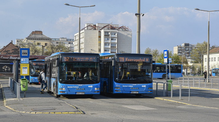 Nyáron is fűteni kell a BKV buszait / Fotó: MTVA/ Róka László 