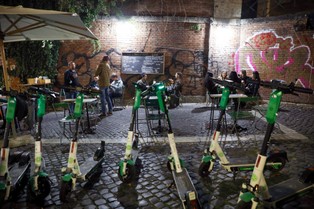 Warunek powrotu do normalności? Włoscy eksperci: 90 proc. zaszczepionych