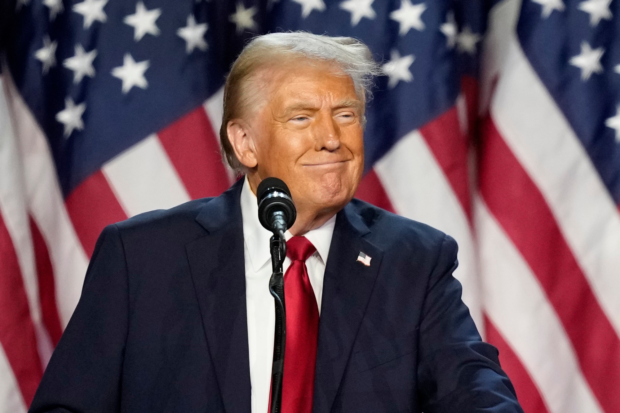 Donald Trump počas volebnej noci v americkom West Palm Beach 5. novembra 2024.