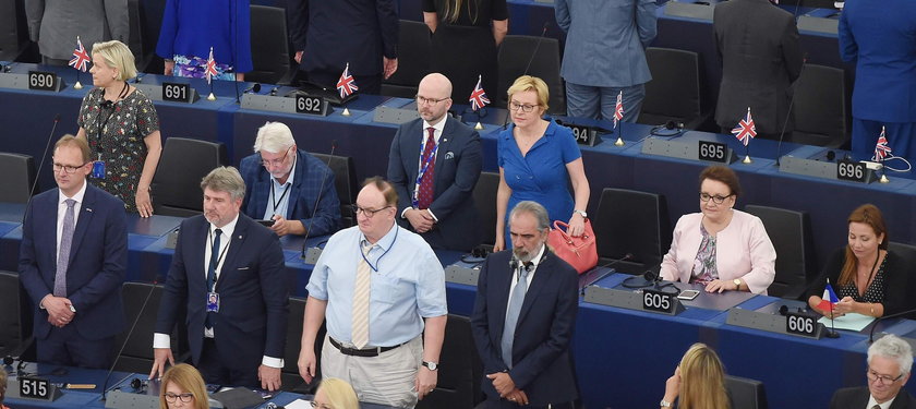 Oda do radości w Parlamencie Europejskim. Zalewska i Waszczykowski nie wstali