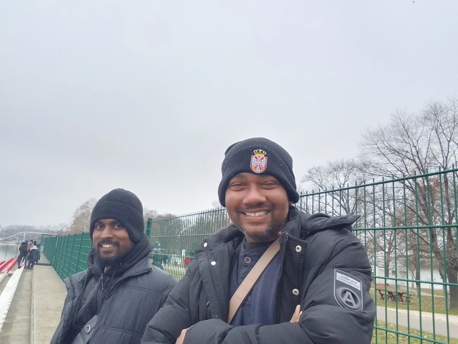 Šrilanđani gledaju plivanje za Časni krsr