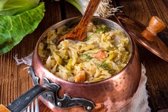 Schab gotowany w młodej kapuście. Idealny na niedzielny obiad