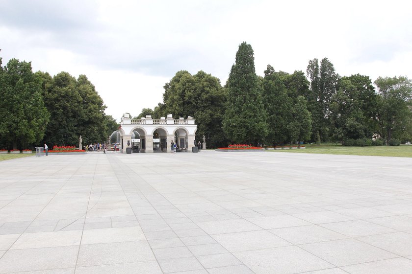 Ogrom zniszczeń był potężny. Planowali przenieść stolicę do innego miasta