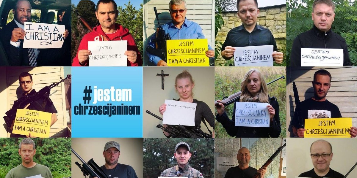 Robią sobie zdjęcia z bronią palną i kartką z napisem #jestemchrzescijaninem