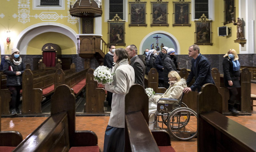 Bezdomne pary wzięły ślub kościelny  