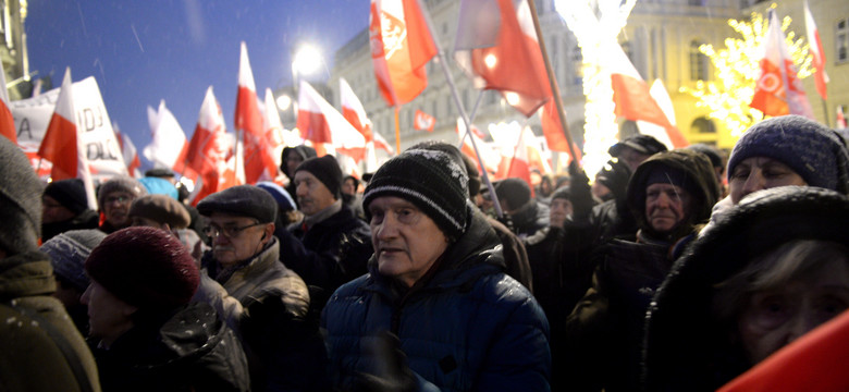 Kolejny dzień protestów po piątkowym gorącym dniu w Sejmie
