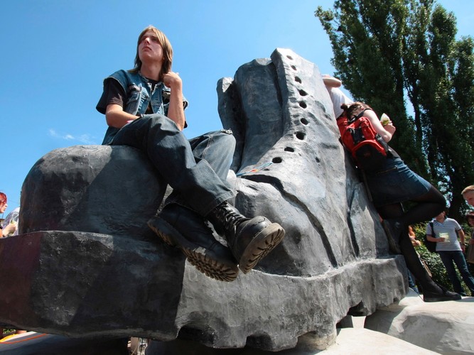 Odsłonięcie pomnika glana w Jarocinie