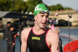 Mistrz olimpijski z Paryża trafił do szpitala. To skutek pływania w Sekwanie