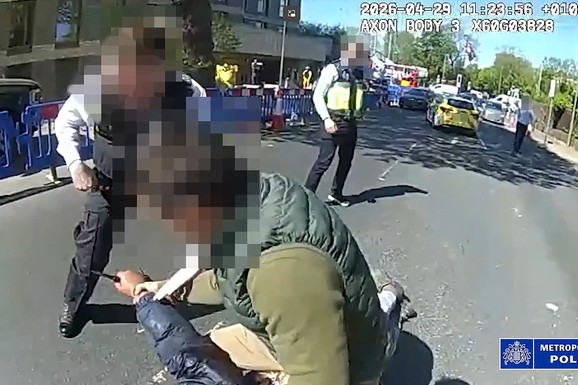 Podignuta optužnica protiv muškarca koji NOŽEM IZBO JEVREJE U LONDONU: Esi poreklom iz Somalije određen pritvor