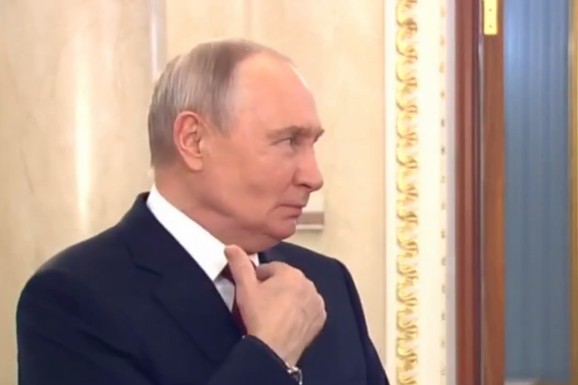 (VIDEO) PUTIN KAŠLJE, GUŠI SE, MOLI ZA POMOĆ Proširio se snimak ruskog predsednika koji niko nije trebalo da vidi