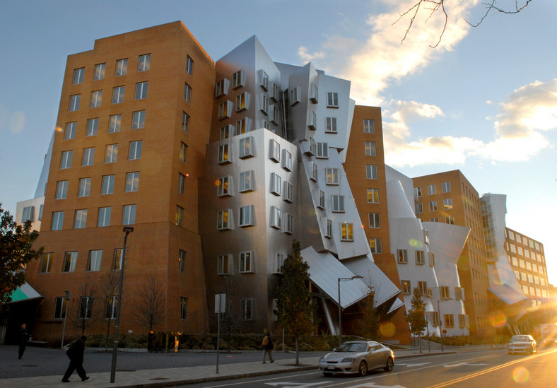 Stata Center na Massachusetts Institute of Technology. MIT zajął trzecie miejsce w rankingu uczelni wyższych QS World University Rankings