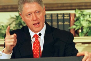 Bill Clinton podczas wystąpienia 26 stycznia 1998 r., kiedy skłamał w sprawie kontaktów seksualnych z Monicą Lewinsky