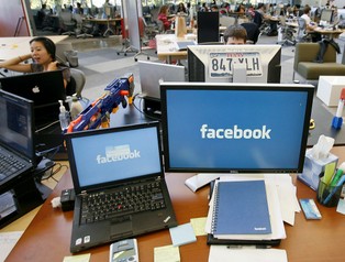 Facebook chce pobić Google i stać się królem internetu