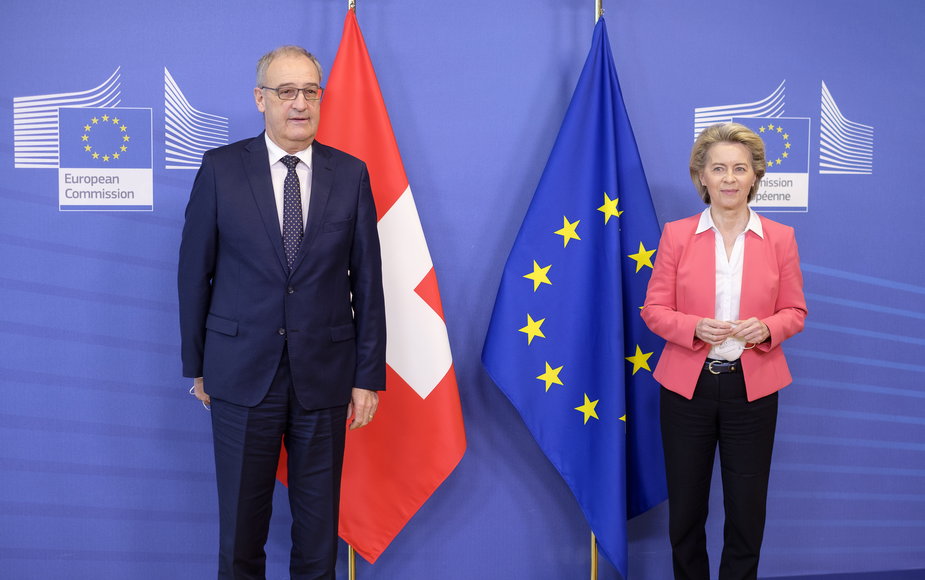 Prezydent Szwajcarii Guy Parmelin oraz przewodnicząca KE Ursula von der Leyen
