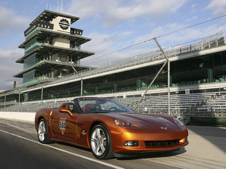 Chevrolet Corvette w roli Pace Car podczas wyścigu w Indianapolis