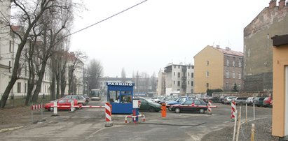 Awantura o działkę za biblioteką!