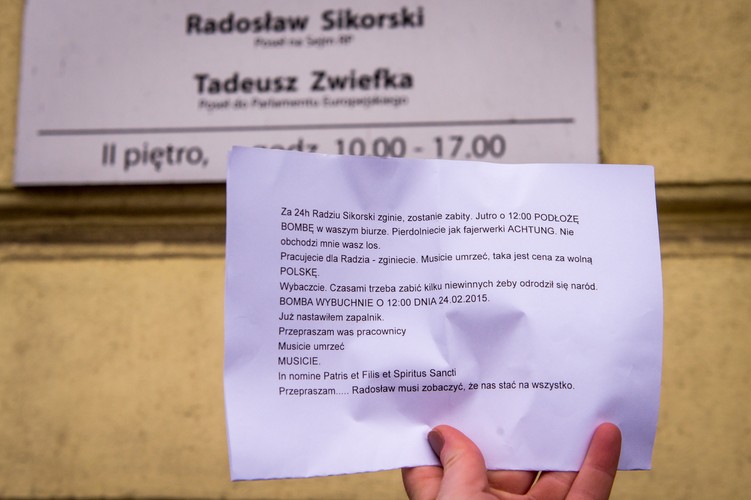 Policja w biurze Radosława Sikorskiego