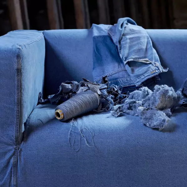 IKEA wprowadza pokrowce z jeansu z recyklingu do sof Klippan