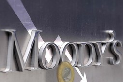 MOODY'S: ITALIA FORSE SALVA ENTRO IL 2013