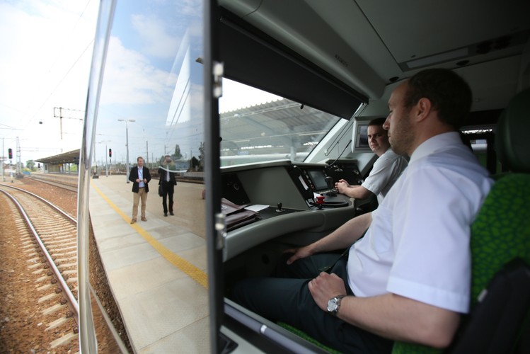 Prezentacja pociągu. Uroczyste przekazanie pierwszych elektrycznych zespołów trakcyjnych serii 45 WE Impuls