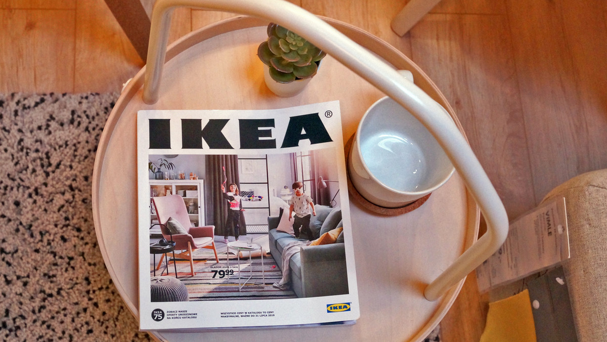 Właśnie ukazał się nowy katalog IKEA 2019. Szwedzki gigant przedstawił w nim nowości, które w najbliższych miesiącach pojawiają się na sklepowych półkach. Coroczna publikacja stanowi także znakomity przegląd wnętrzarskich trendów. Co będzie modne w urządzaniu mieszkań?