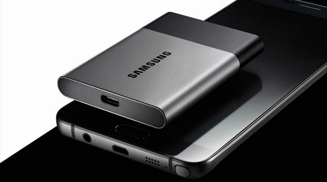 Wprawdzie Galaxy S7 ma slot na kartę pamięci SD, ale pojemny choć niewielki dysk SSD też się przydaje