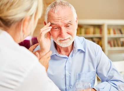 Mit tehet, ha hozzátartozója Alzheimer-kórral él? Gyakorlati tanácsok a mindennapokhoz című cikk nyitóképe
