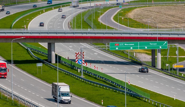 Budowa dróg w Polsce. Nowe odcinki na wakacje
