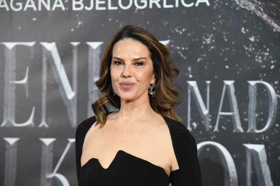 RAKIJA U ČOKANJU, LED I DOMAĆI SPECIJALITETI! Nataša Ninković pobegla iz Beograda, pa pokazala PRAVI MERAK: Evo u koji deo Srbije je otputovala (FOTO)