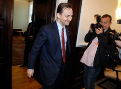 Czesi chcą Sikorskiego na szefa NATO