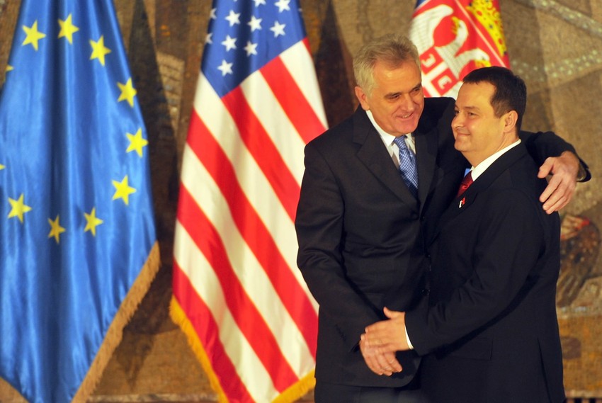 Nikolić i Dačić su nedostatak međunarodnih zagrljaja nadoknadili domaćim