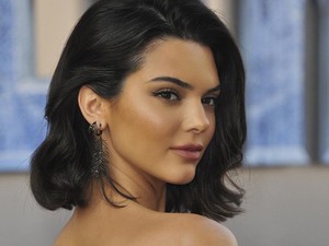 Mióta Kendall Jenner száját feltöltötték, teljesen úgy néz ki, mint Kourtney Kardashian!