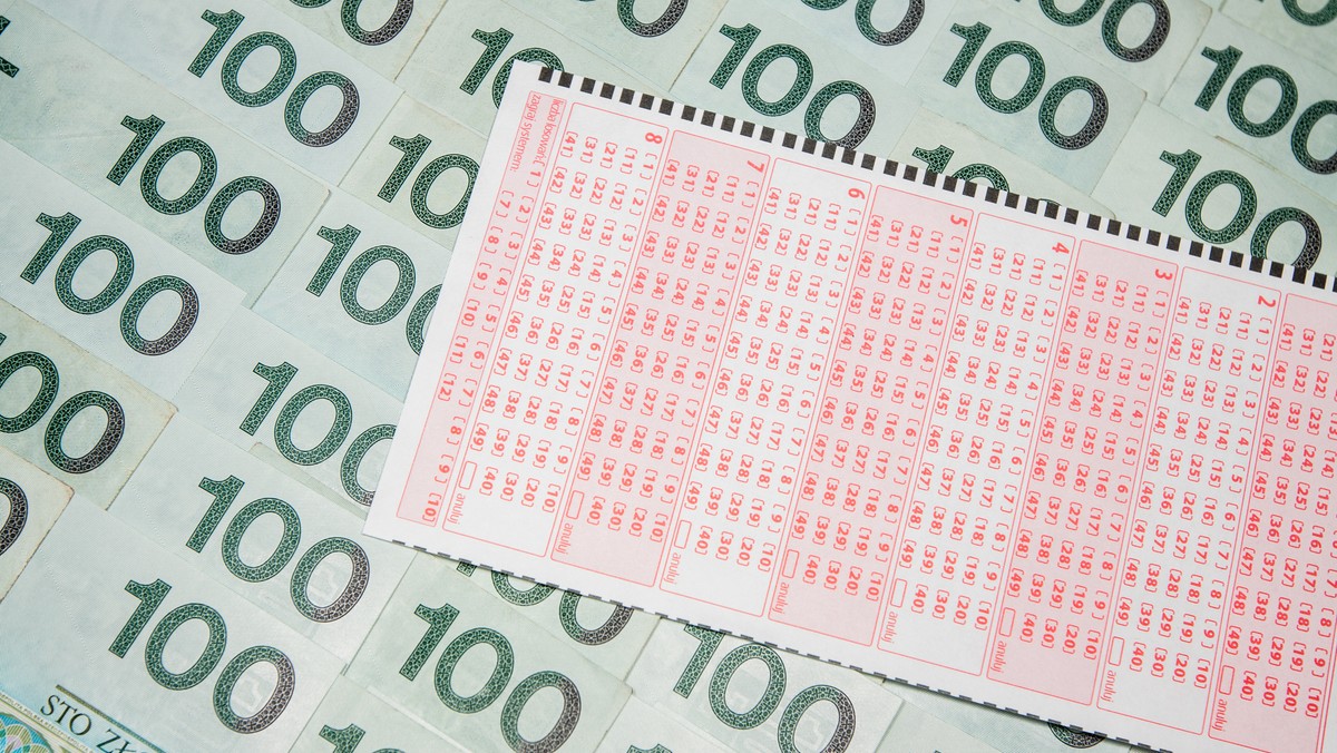 Dzisiejsze losowanie Lotto z pewnością było szczęśliwe co najmniej dla czterech osób. Jedna z nich - typując prawidłowe liczby w zakładach Lotto - wzbogaciła się o ponad siedem milionów złotych. Ponadto jeden z graczy zdobył 100 tysięcy złotych w Lotto Plus, a dwóch kolejnych podzieli się wygraną z gry Mini Lotto. Może to właśnie ty jesteś tym szczęśliwcem!