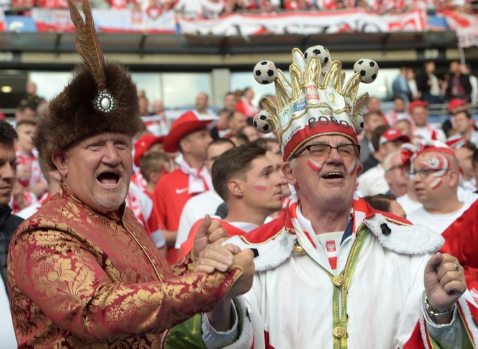 Tak polscy kibice wspierali kadrę Nawałki na Stade de France. Brawo Wy!