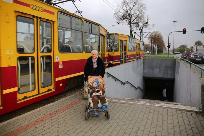 Schody przy przejsciu podziemnym