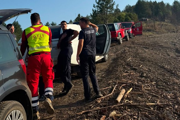 (FOTO) DRAMATIČNA BORBA KOD KRALJEVA I RAŠKE! Dok besne požari, heroji ulažu nadljudske napore u borbi sa vatrom: Hitno poslat i poseban tim