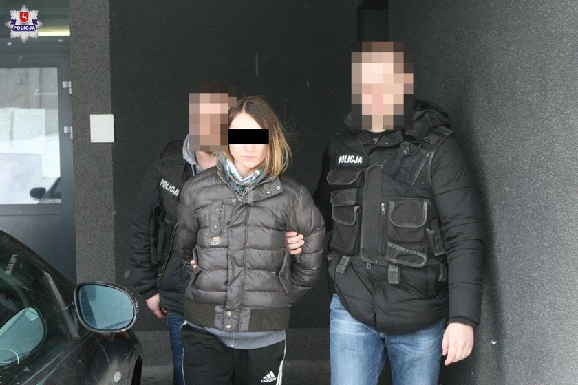 Z atrapą broni napadła na Żabkę. Policjant ukrył się ze strachu