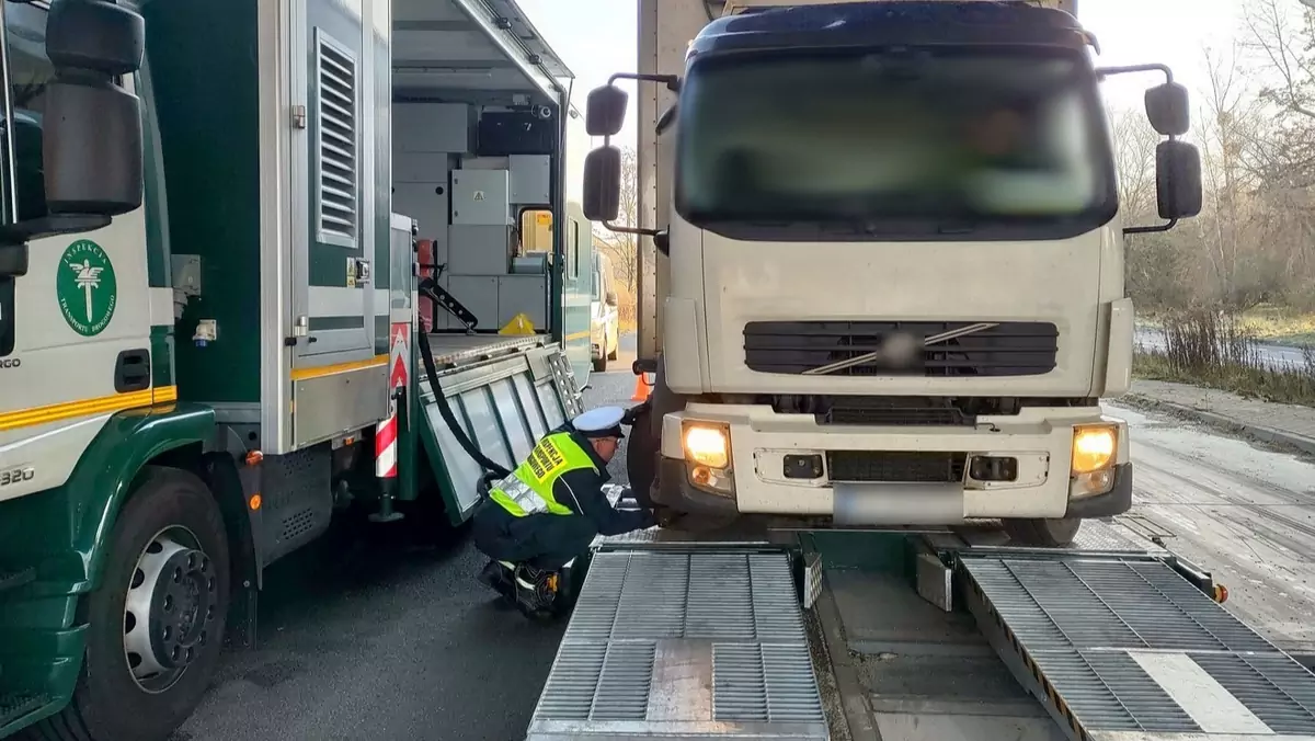 Inspektorzy Inspekcji Transportu Drogowego (ITD) do szczegółowej kontroli stanu technicznego pojazdów wykorzystują najnowocześniejszą Mobilną Jednostkę Diagnostyczną