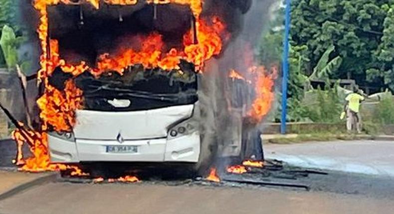 Un bus qui a pris feu
