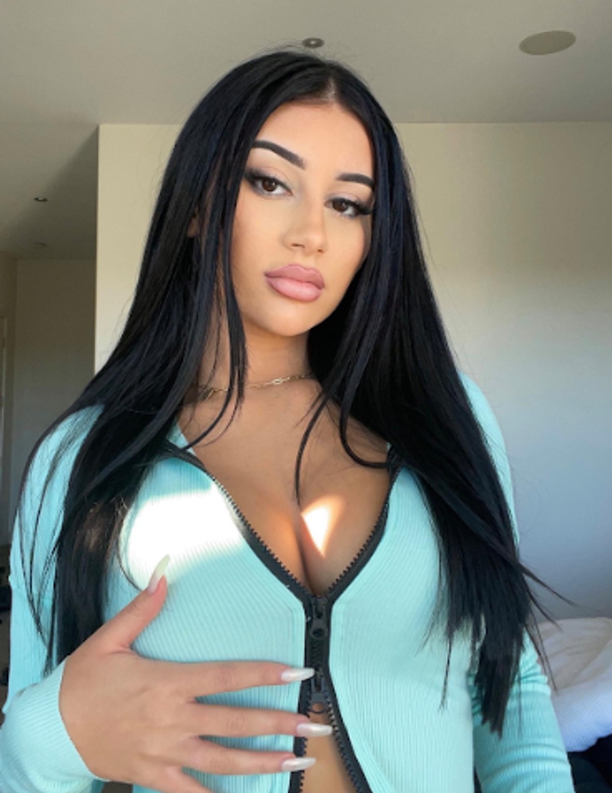 The Truth About Mikaela Testa'S Dramatic Transformation - rcz9ofw
