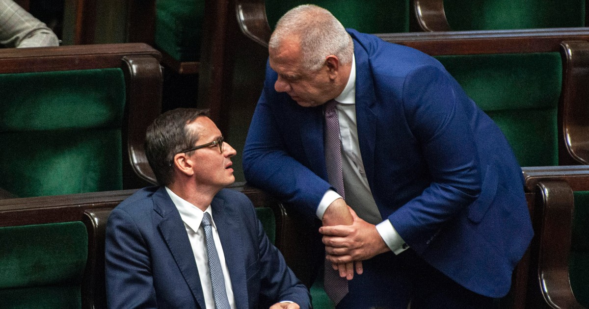 "Jeśli ktoś ma jakikolwiek problem…". Morawiecki odpowiedział Sasinowi