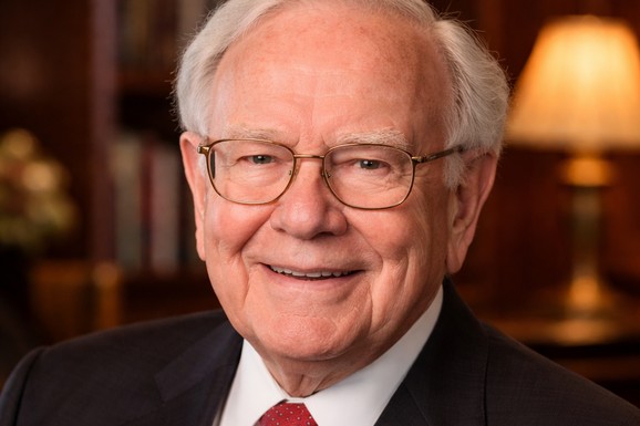 Bafet više nije izvršni direktor, ali i dalje ide u kancelariju da pomaže svom nasledniku: Stručnjaci navode dobre i loše strane tog odnosa